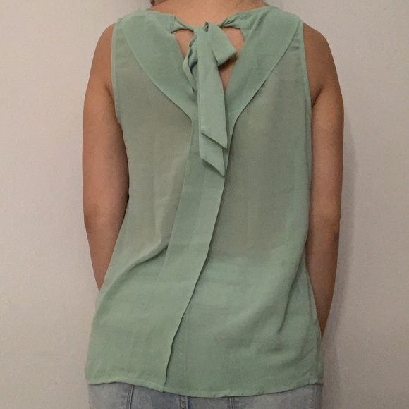 Green chiffon tank top with back bow tie - Picture 3 of 3